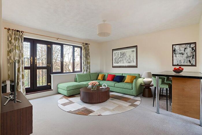 1 Bedroom Flat To Rent In Longworth Close, Banbury, Oxon, OX16