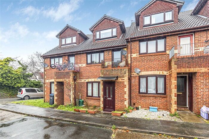 1 Bedroom Flat To Rent In Veronica Gardens, London, SW16