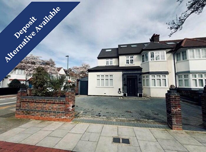 3 Bedroom Flat To Rent In Hervey Close, Finchley, London, N3