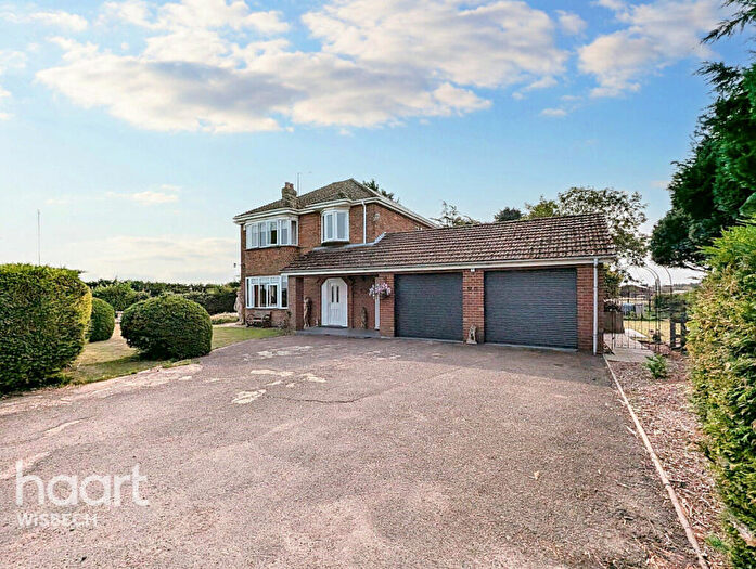 3 Bedroom Detached House For Sale In The Wroe, Emneth, PE14