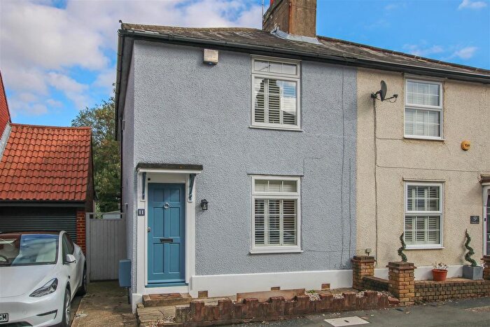 3 Bedroom Semi Detached House For Sale In Hammonds Lane, Great Warley, Brentwood, CM13