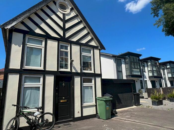 3 Bedroom Flat To Rent In Truro Road, London, N22