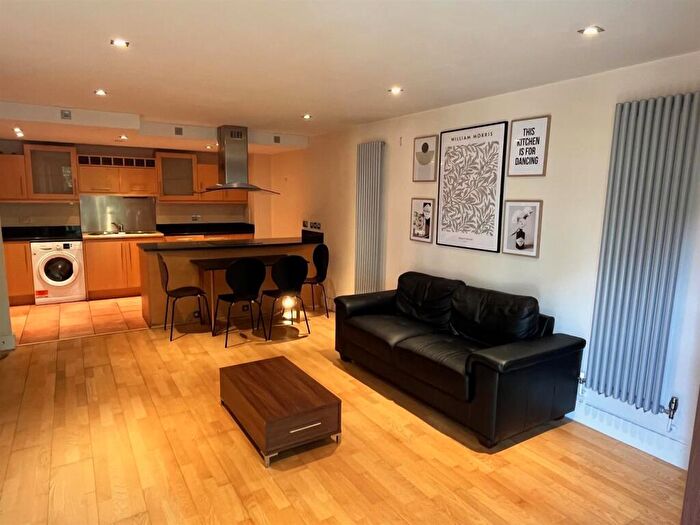 2 Bedroom Flat To Rent In Millharbour, South Quay, E14