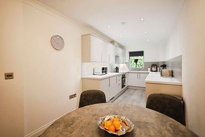2 Bedroom Flat For Sale In Pine House, Talbot Avenue, Bournemouth, BH3