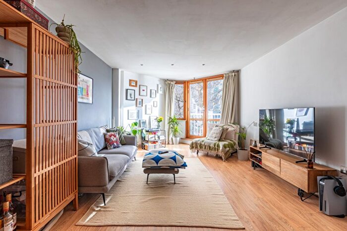 2 Bedroom Flat For Sale In The Crescent, Hannover Quay, Harbourside, Bristol, BS1