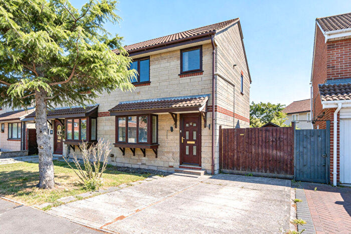 3 Bedroom Semi-Detached House For Sale In Roebuck Close, North Worle - No Chain, BS22