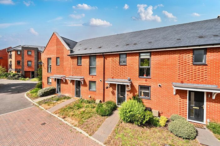 3 Bedroom Terraced House For Sale In Nightingale Way, Reading, RG30