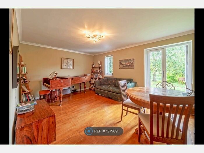 2 Bedroom Flat To Rent In The Willows, Mill End, Rickmansworth WD3