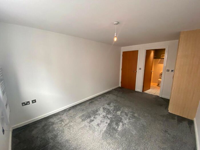 2 Bedroom Apartment To Rent In City Walk, Leeds, LS11