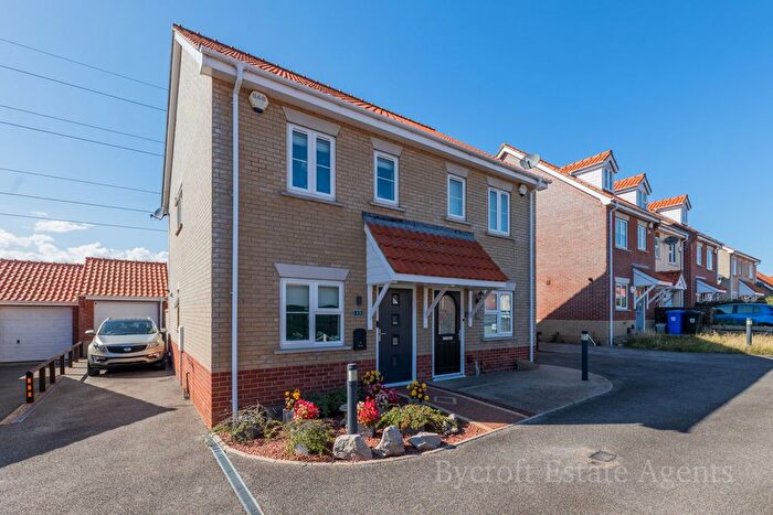2 Bedroom Semi-Detached House For Sale In Broad Fleet Close, Oulton, Lowestoft, NR32