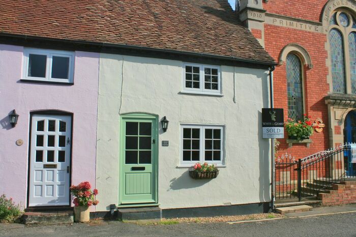 2 Bedroom Cottage To Rent In Basing Mews, Basingwell Street, Bishops Waltham, Southampton SO32
