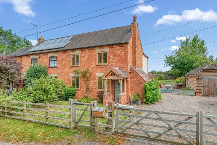 3 Bedroom Cottage For Sale In Keepers Cottage, Bradley Green, B96