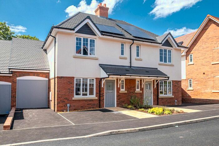 3 Bedroom Semi-Detached House To Rent In Woodleigh Avenue, Birmingham, West Midlands, B17