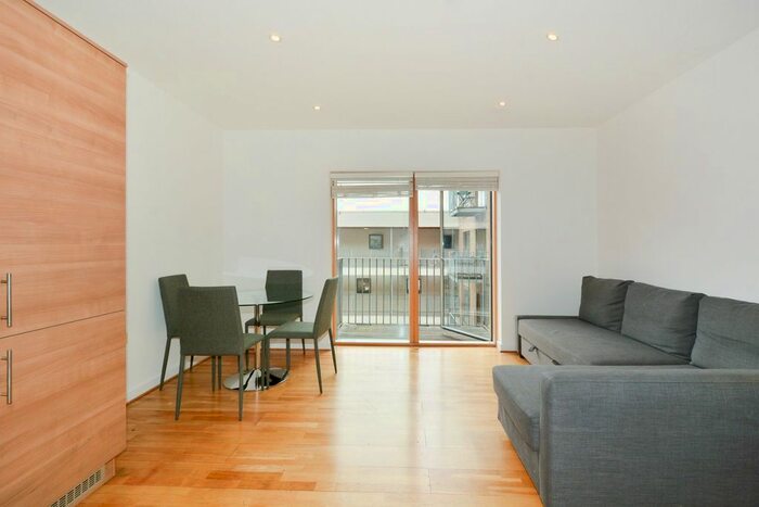 2 Bedroom Flat To Rent In Dalston Lane, London, E8