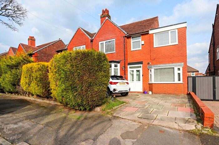 4 Bedroom Semi Detached House For Sale In Polefield Road, Prestwich, M25