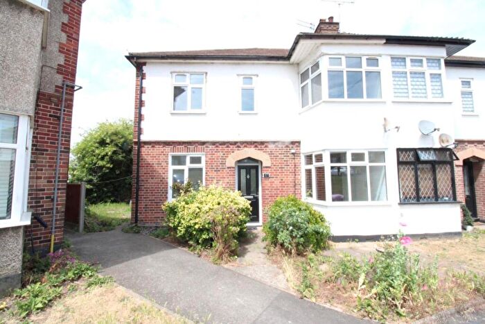 2 Bedroom Maisonette For Sale In Lodge Court, Hornchurch, Essex, RM12