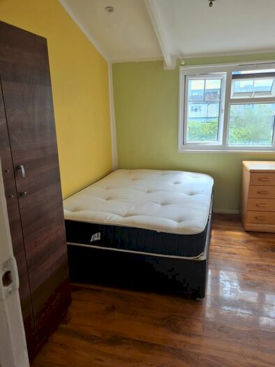 Studio To Rent In Rodney Close, Croydon, CR0