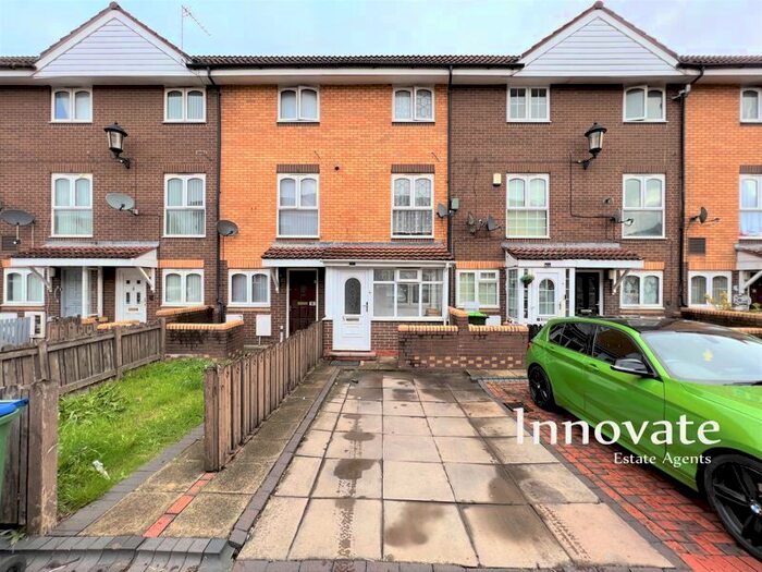 4 Bedroom Town House To Rent In Pine Avenue, Smethwick, B66