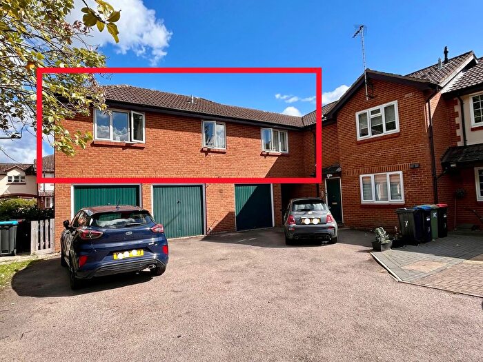 3 Bedroom Maisonette For Sale In Sheppards Close, Newport Pagnell, MK16