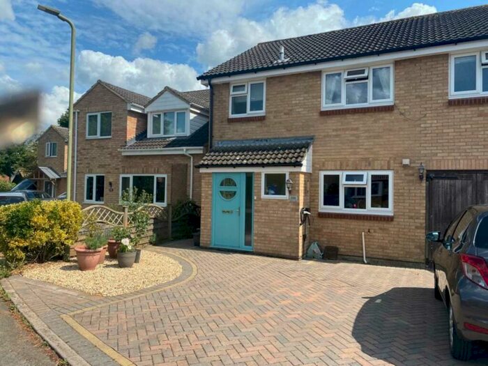 4 Bedroom Detached House To Rent In Thorney Leys, Witney, OX28