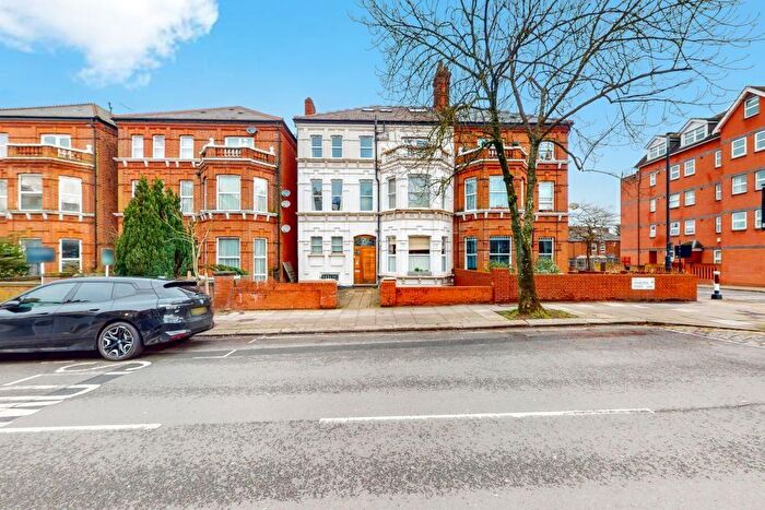 2 Bedroom Flat To Rent In Minster Road, London, NW2