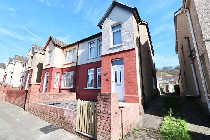 3 Bedroom Semi-Detached House For Sale In Mill Road, Pontllanfraith, NP12