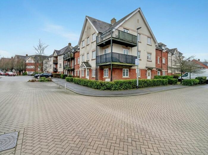 2 Bedroom Apartment For Sale In Wellesbourne Crescent, High Wycombe, Buckinghamshire, HP13