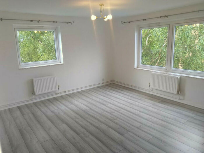 2 Bedroom Flat To Rent In Wellfield Close, Hatfield, AL10