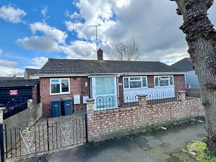 2 Bedroom Detached Bungalow To Rent In St. Monicas Avenue, Luton, LU3