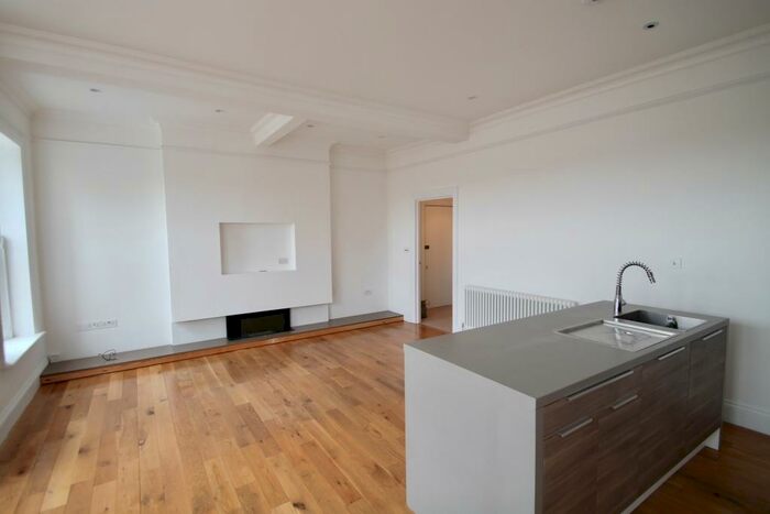 2 Bedroom Flat To Rent In Madeira Avenue, Bromley, BR1