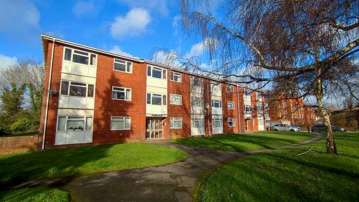 2 Bedroom Apartment To Rent In Weydon Lane, Farnham, GU9
