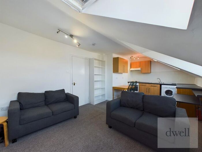 2 Bedroom Flat To Rent In Ridge Terrace, Headingley, Leeds, LS6