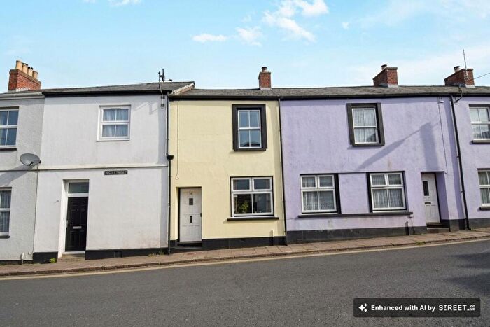 3 Bedroom House To Rent In High Street, North Tawton, EX20