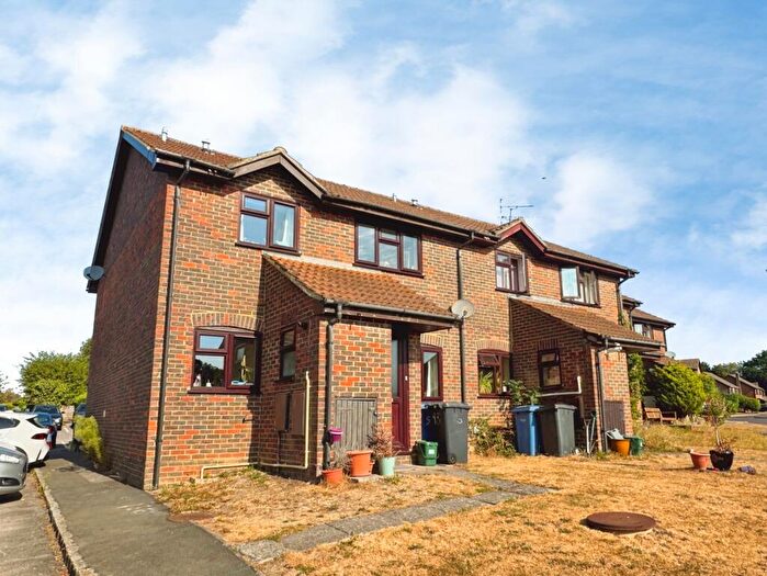 2 Bedroom End Of Terrace House To Rent In Ravenscroft, Hook, RG27