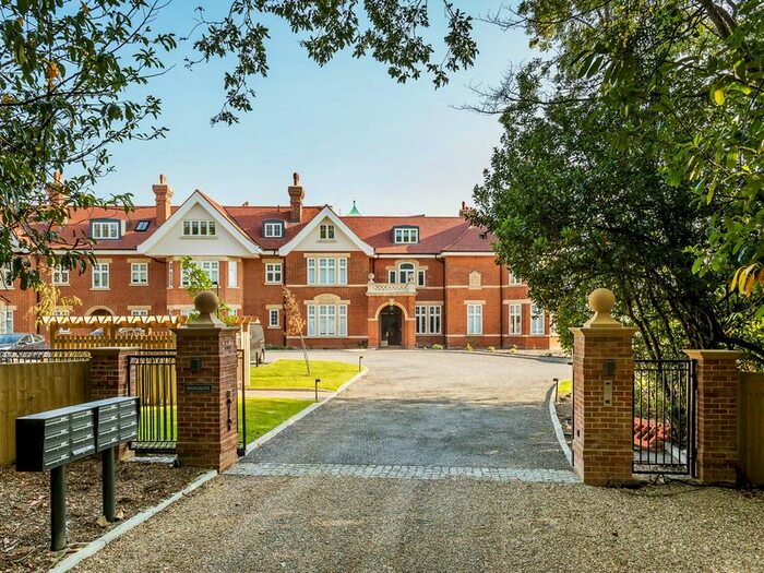 2 Bedroom Flat To Rent In Ref: My - Horsehill, Norwood Hill, RH6