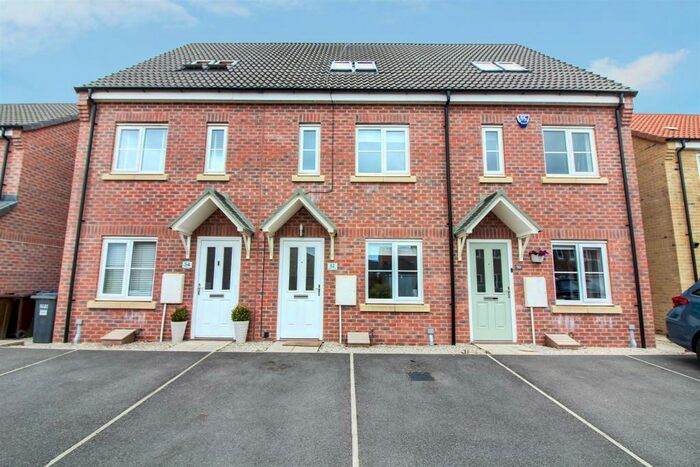 3 Bedroom Town House To Rent In Braeburn Road, Sherburn In Elmet, Leeds, LS25
