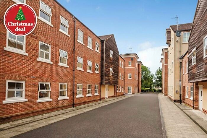 2 Bedroom Apartment To Rent In Pine Street, Fairford Leys, Aylesbury, HP19