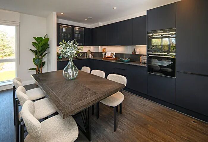 3 Bedroom Flat For Sale In , TN11
