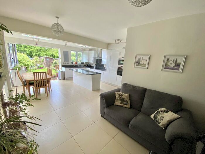 4 Bedroom House To Rent In Lowick Road, Harrow, HA1