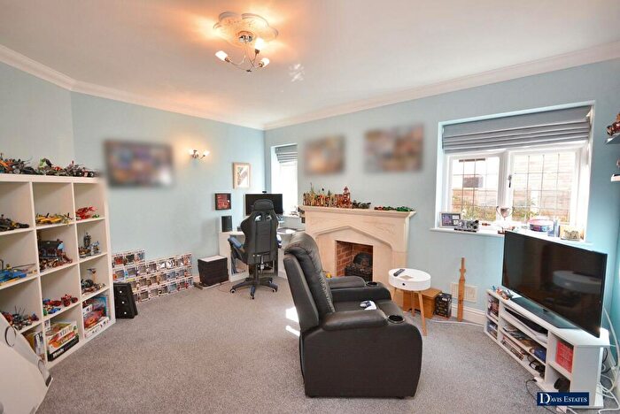 5 Bedroom Detached House For Sale In Nelmes Road, Emerson Park, Hornchurch, RM11