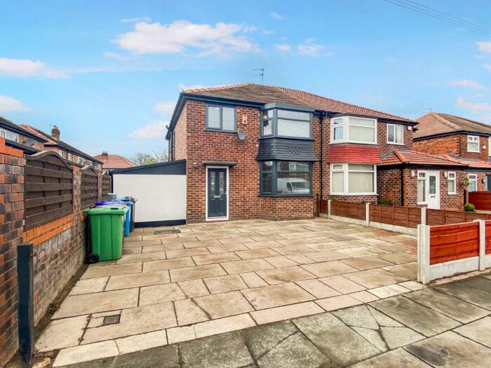 3 Bedroom Semi-Detached House To Rent In Farlands Drive, Didsbury, M20