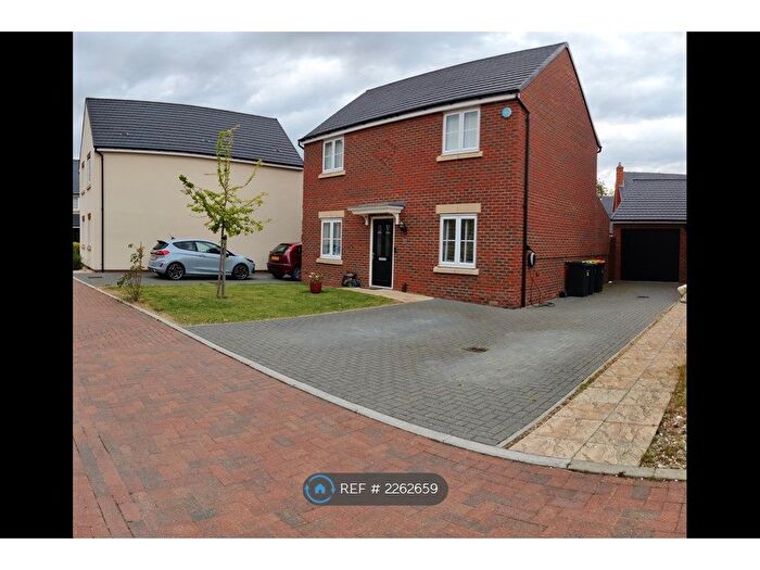 4 Bedroom Detached House To Rent In Glen Grove, Bedford, MK40