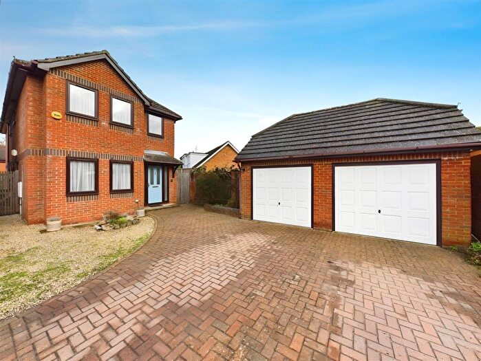 4 Bedroom House To Rent In The Paddock, Hitchin, SG4