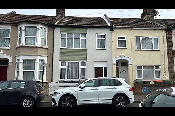 3 Bedroom Maisonette To Rent In North Street, London, E13