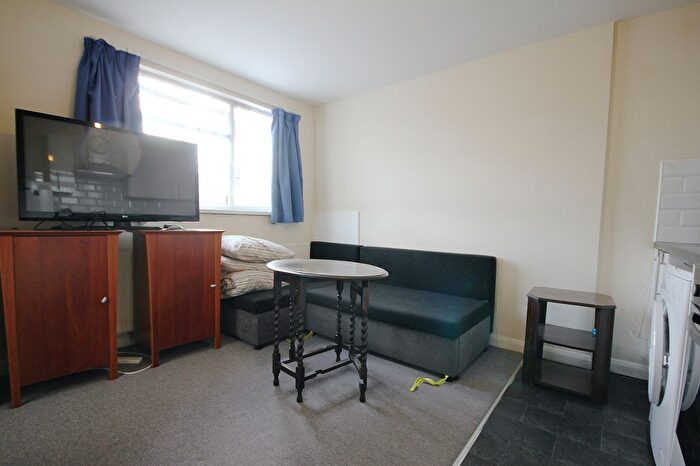 Studio To Rent In Wood Lane, Isleworth, TW7