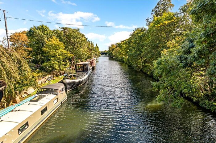 2 Bedroom Detached House To Rent In D'oyle Carte Island, Weybridge, KT13