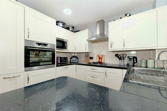 3 Bedroom End Of Terrace House For Sale In Farnborough Road, Farnborough, GU14