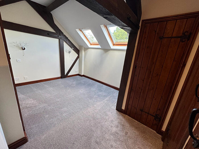 2 Bedroom Barn Conversion To Rent In Wilicote Pastures, CV37
