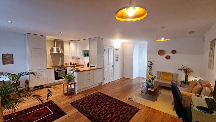 2 Bedroom Flat For Sale In Flat, Cremer Street, London, E2