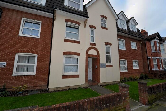 1 Bedroom Flat To Rent In Charlton Road, Southampton, SO15